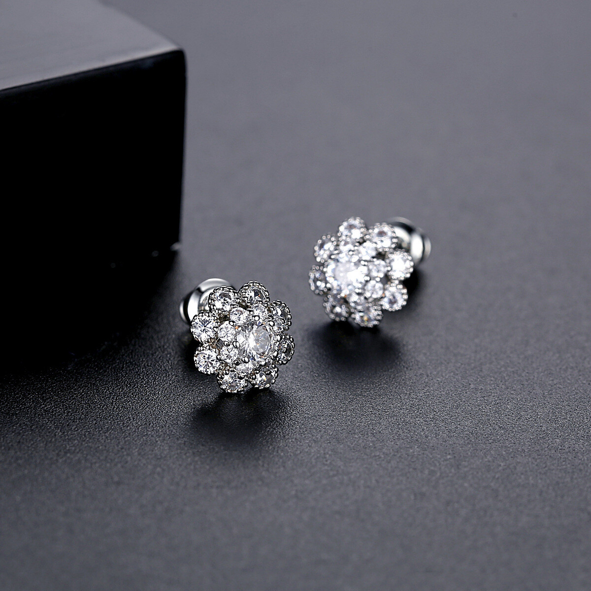 Simple Fashion White Zircon Flower Commuter Gold Plated Women’s Earrings