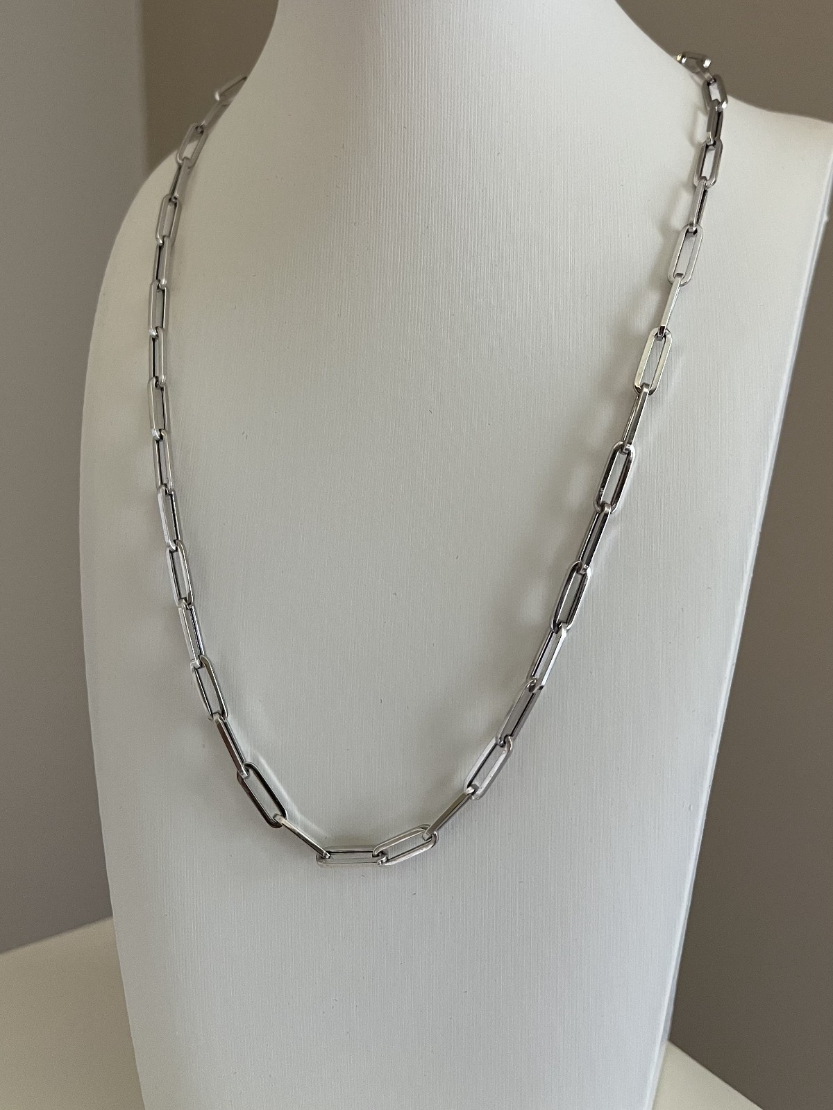 Blue Nile 14K White Gold Medium Paperclip Necklace 18″ Italian 4mm – Excellent