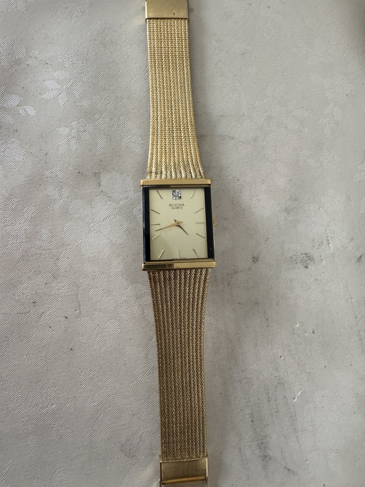 Vintage BULOVA Gold Quartz Mens Watch 92R06 Diamond Accent Mesh Gold Band