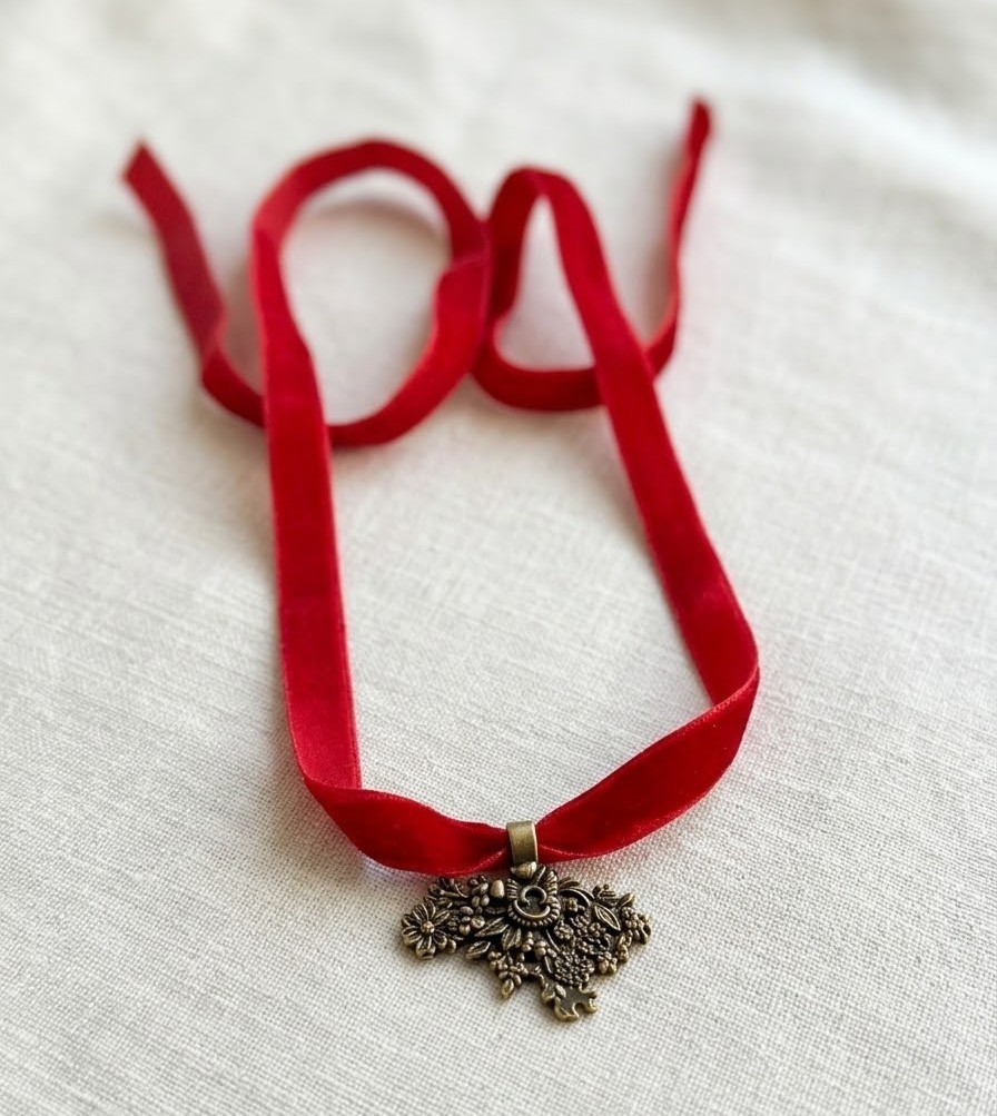 Ukraine Map Pendant , Floral Ukraine Necklace, Patriotic Jewelry Gif