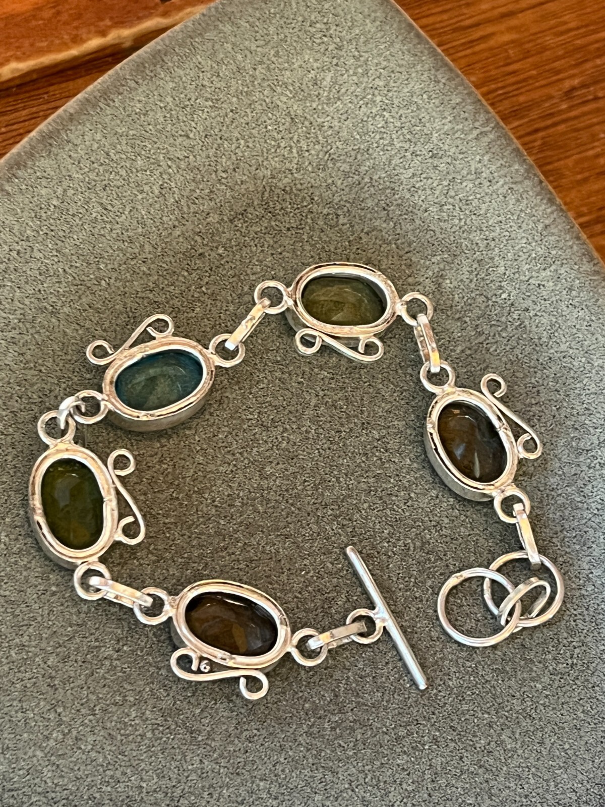 Brown Green & Blue Oval Faceted Glass in Nonmagnetic Silver Frame LInk Bracelet