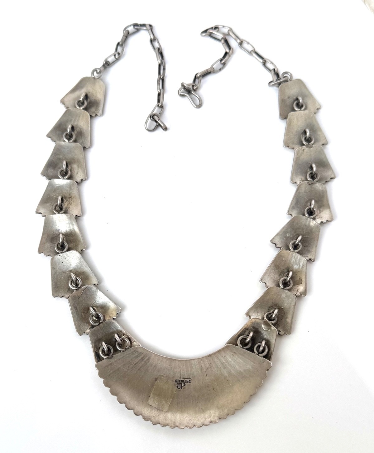 Modern Sterling Silver Overlapping Shell Type Sections Necklace Signed JP;Y890