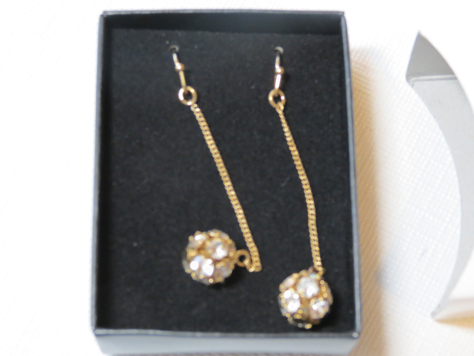 Ladies Womens Avon Sparkle Linear Earrings Goldtone F3360031 NIP;;