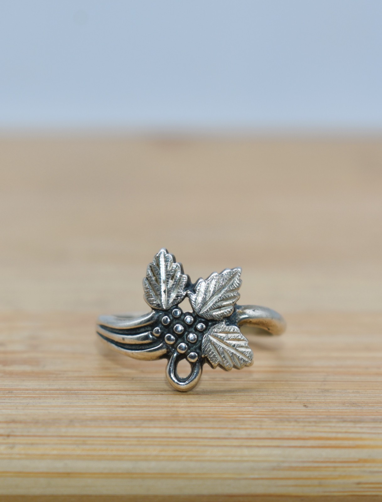 Wheeler Manufacturing Sterling Silver Leaves & Grape Vine Ring Size 6