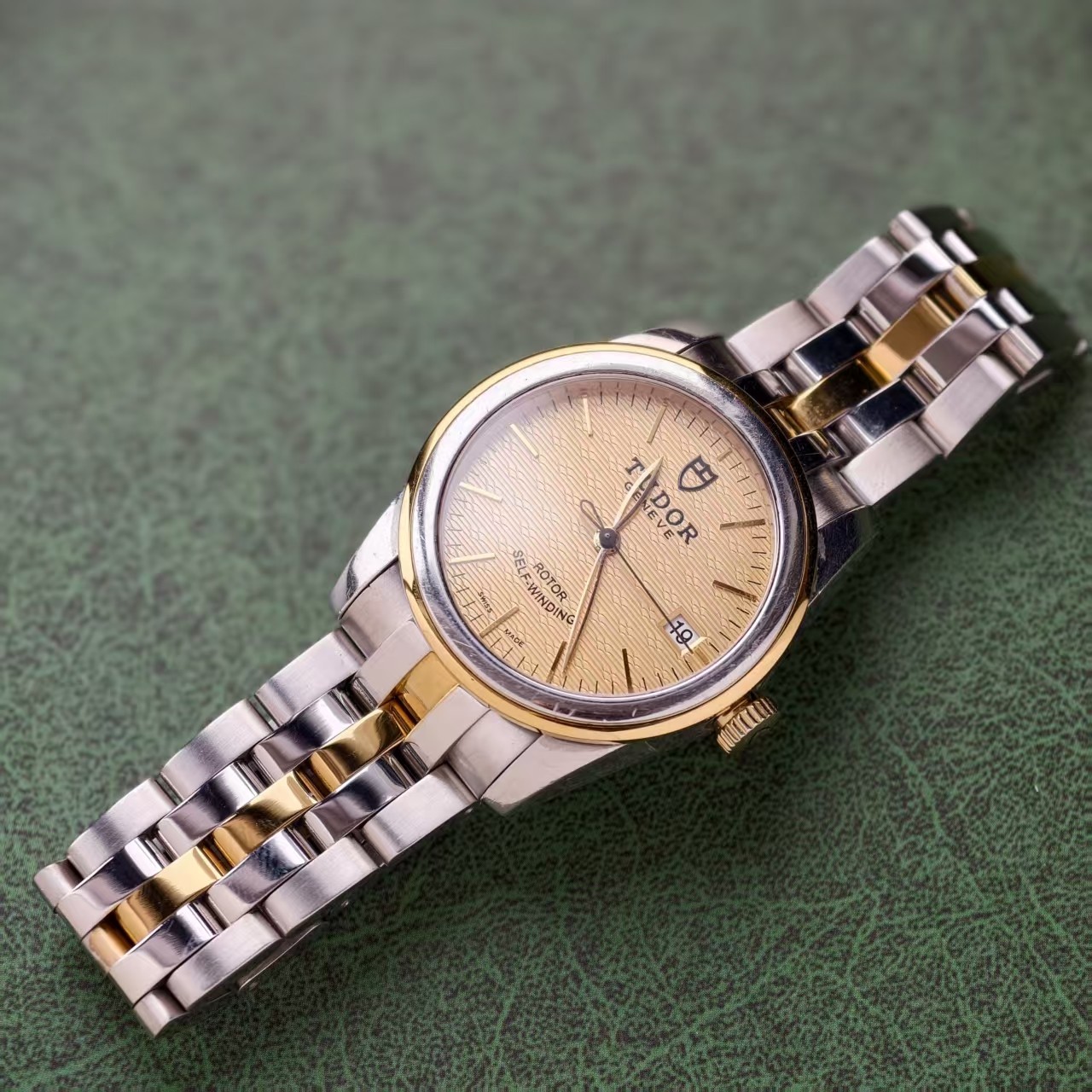 Tudor Linen Champagne Dial Glamour 55003 Men’s Watch Automatic 36mm Date