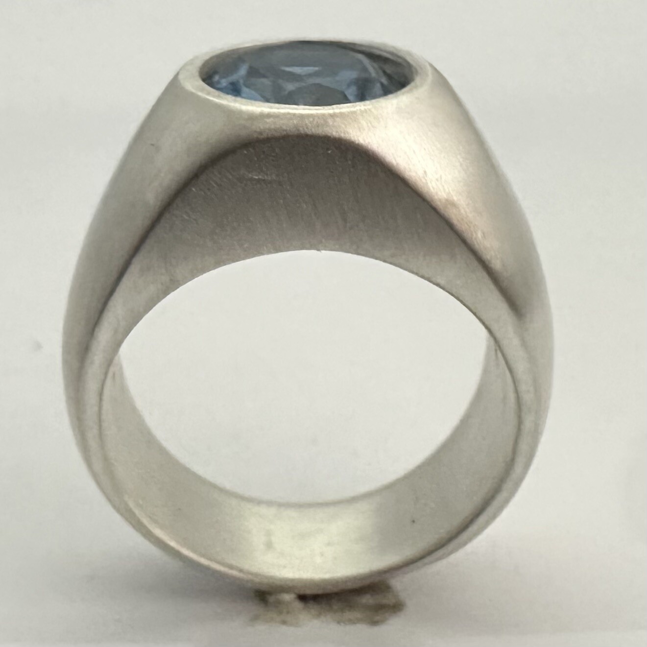 MJG STERLING SILVER RING. HEAVY. 12 x 10mm OVAL LAB LONDON BLUE TOPAZ. SZ 9.5