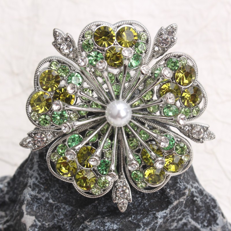 Vintage Floral Brooch with Green Rhinestones & Pearl: Retro Jewelry Accessory