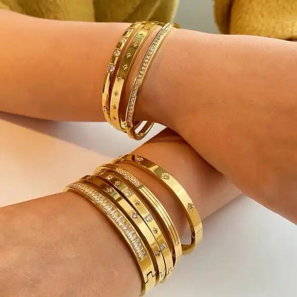 Pack of 2 – (1 Silver + 1 Gold) Stainless Steel Tarnish-Free Women Bangle Size 7