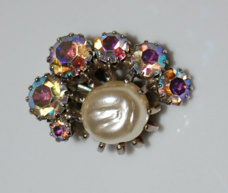 ELEGANT VTG MCM WEISS BAROQUE FAUX PEARL AURORA BOREALIS CRYSTALS CLIP EARRINGS