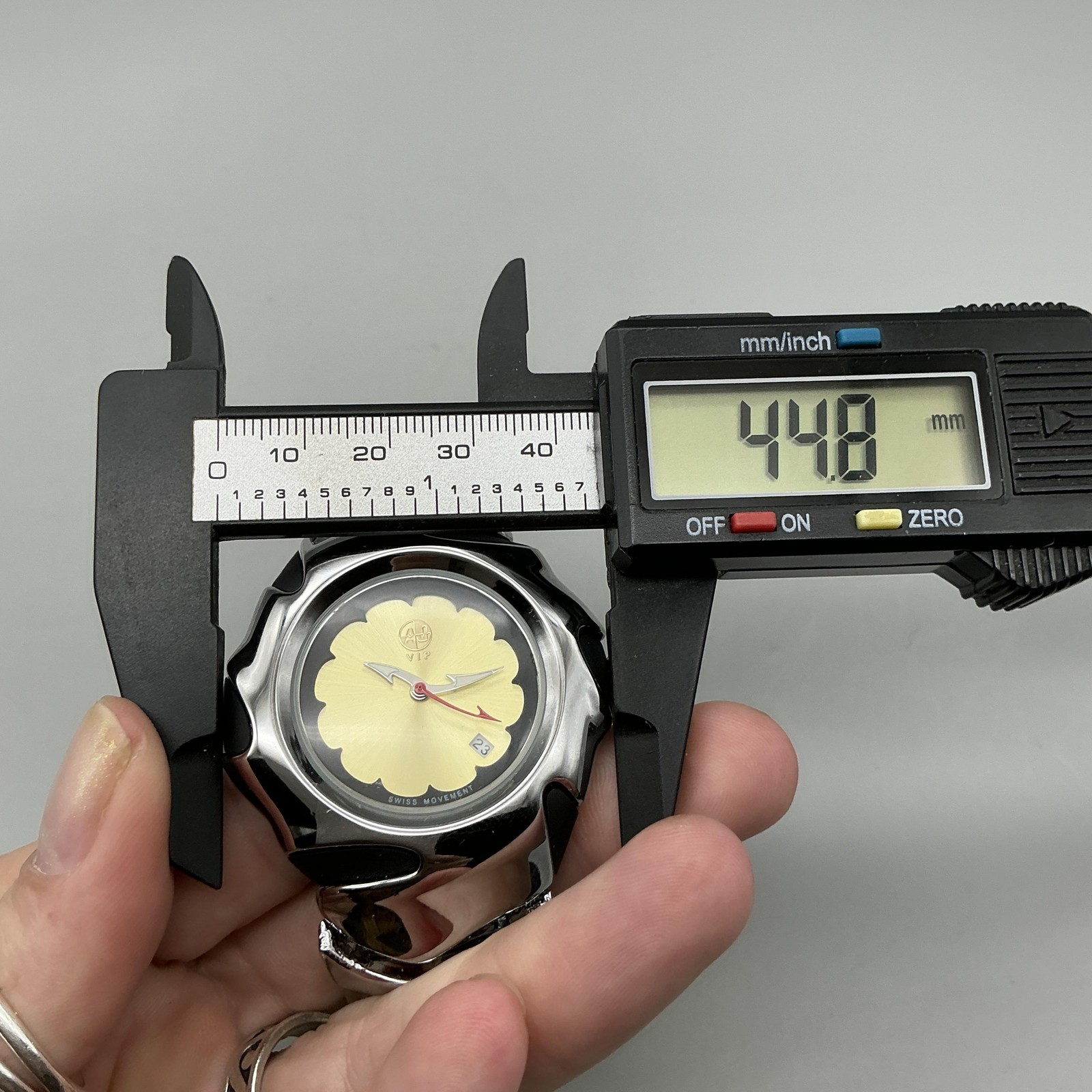 AJ VIP Mens Watch 45mm Alien Blade Date Swiss Stainless Steel New Battery 7.75″