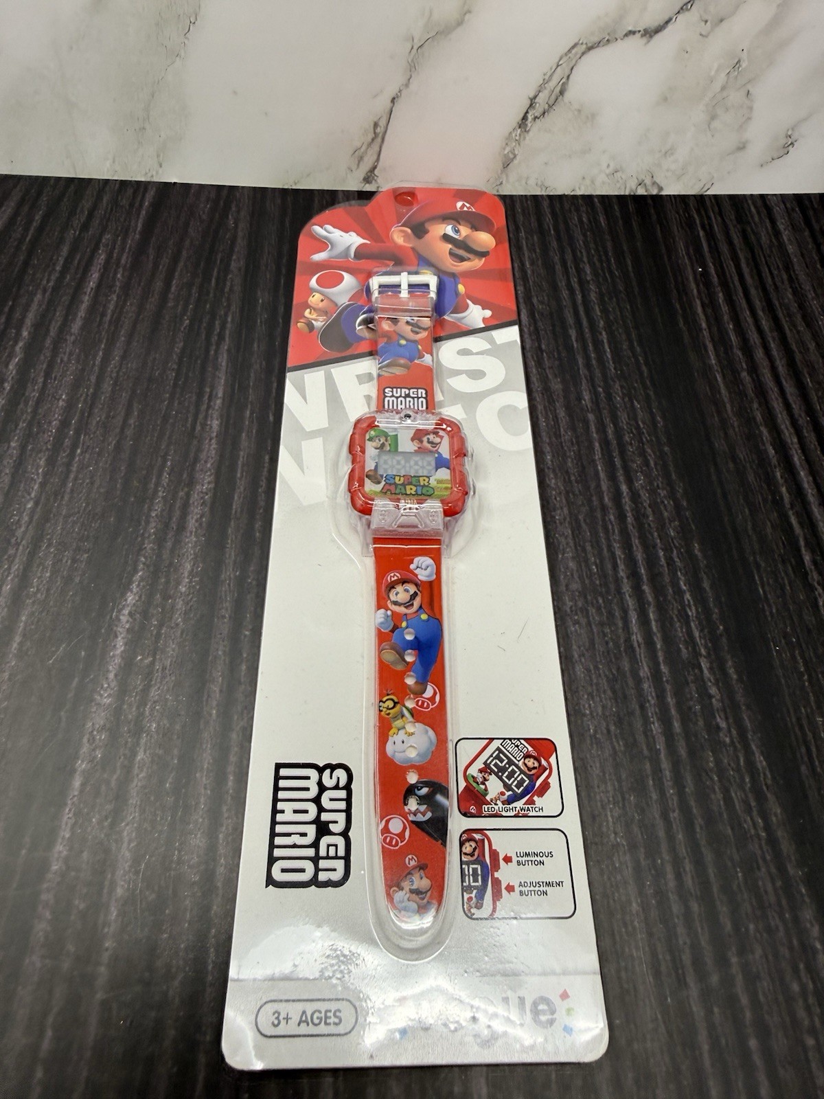 Super Mario ACCUTIME LCD WATCH New SEALED NINTENO SUPER MARIO BROTHERS