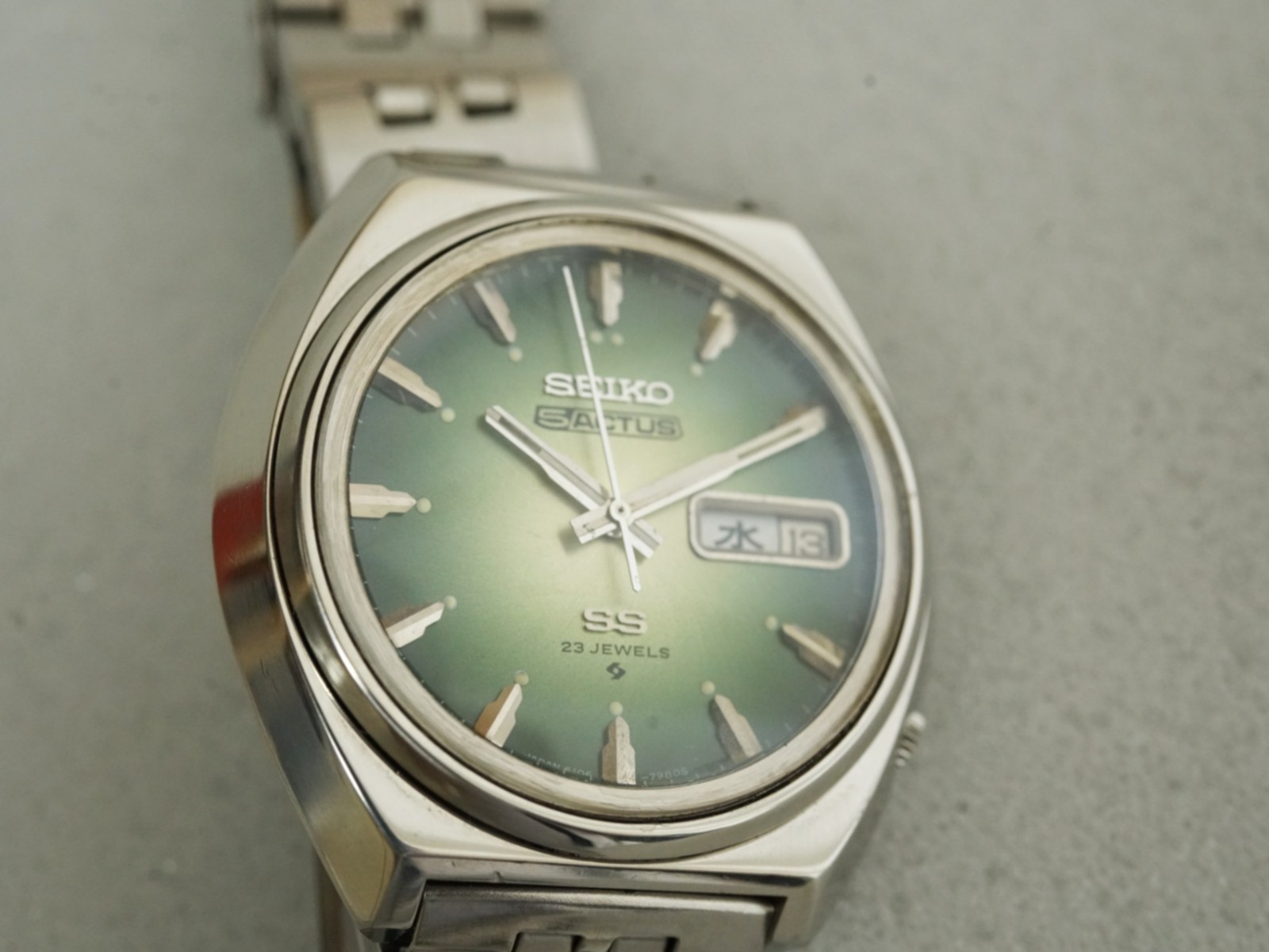 SEIKO 5 ACTUS SS 6106-7700 Green Dial Kanji Day Genuine Bracelet Gift Box