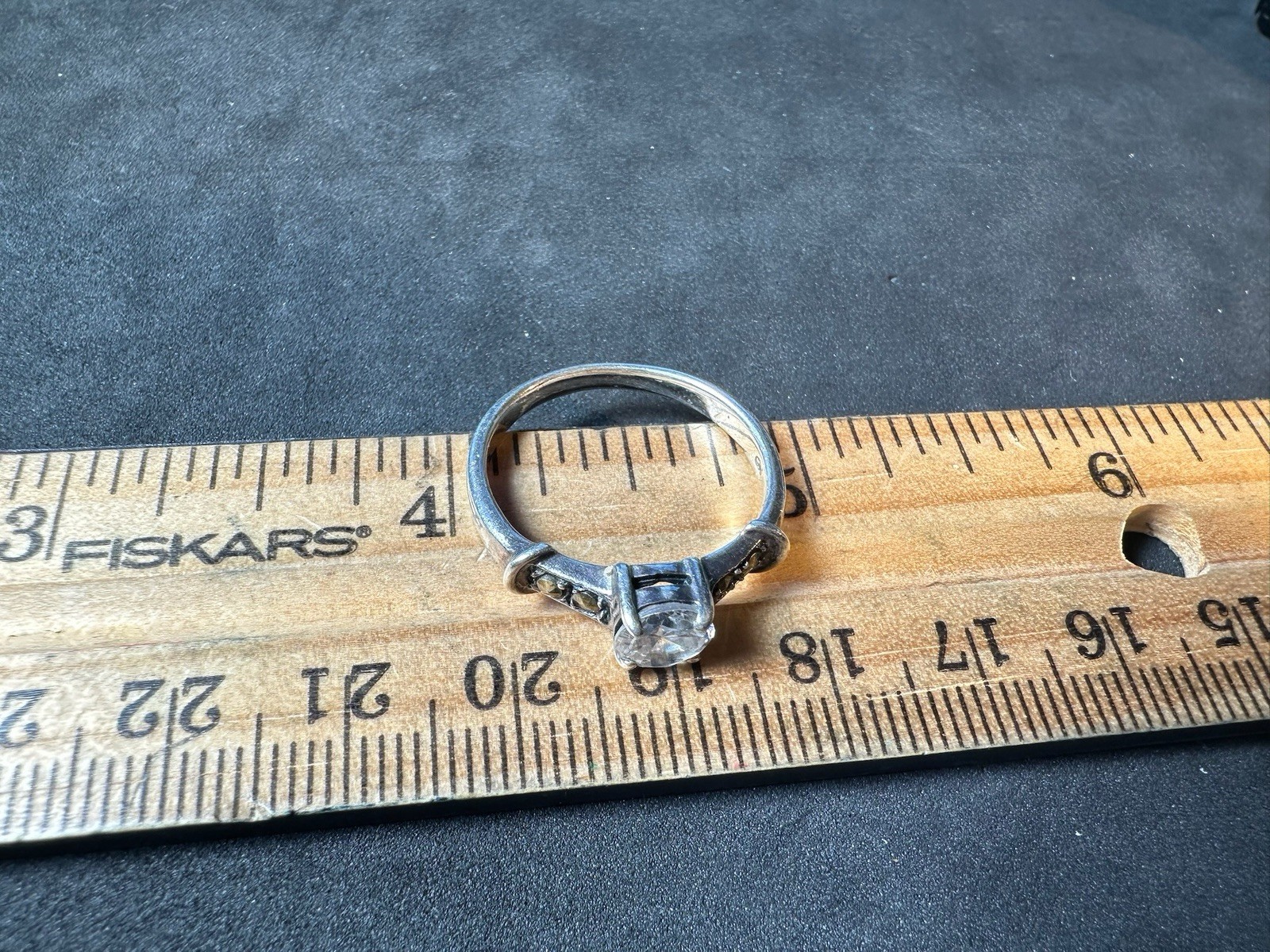 3.04g Vintage Sterling Silver 925 Ring Clear Round Side Accents M Size 8.5