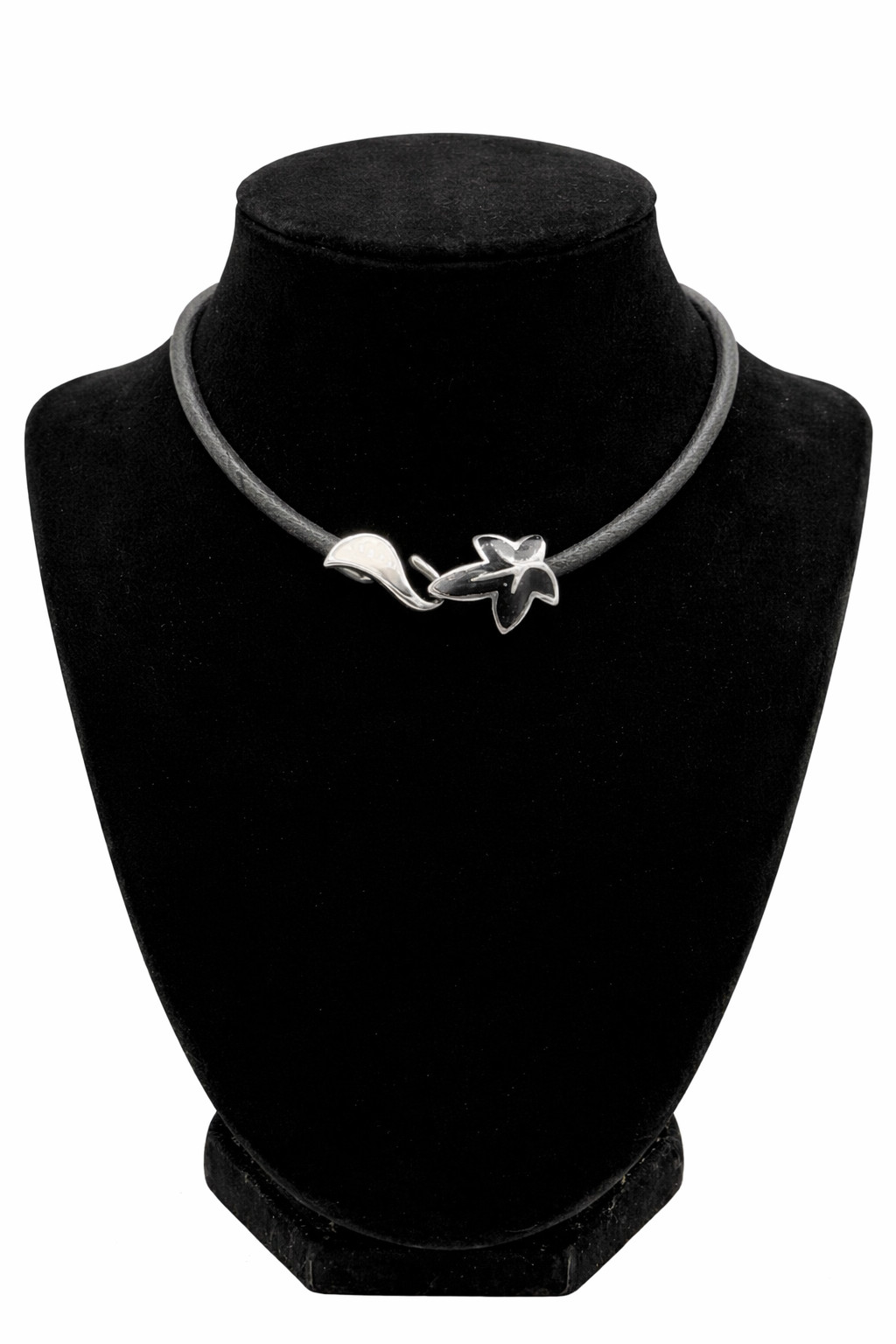 OTC Sterling Silver 925 Black Leather Black Cream Leaf Enamel Choker 12.75″
