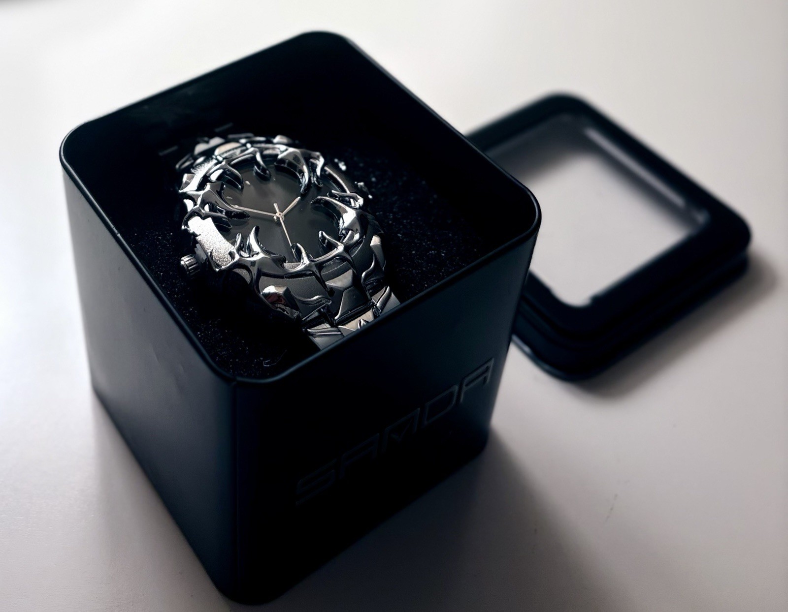“Demon-Claw” Y2K Men’s Black and Silver Stainless Steel Quarts Watch