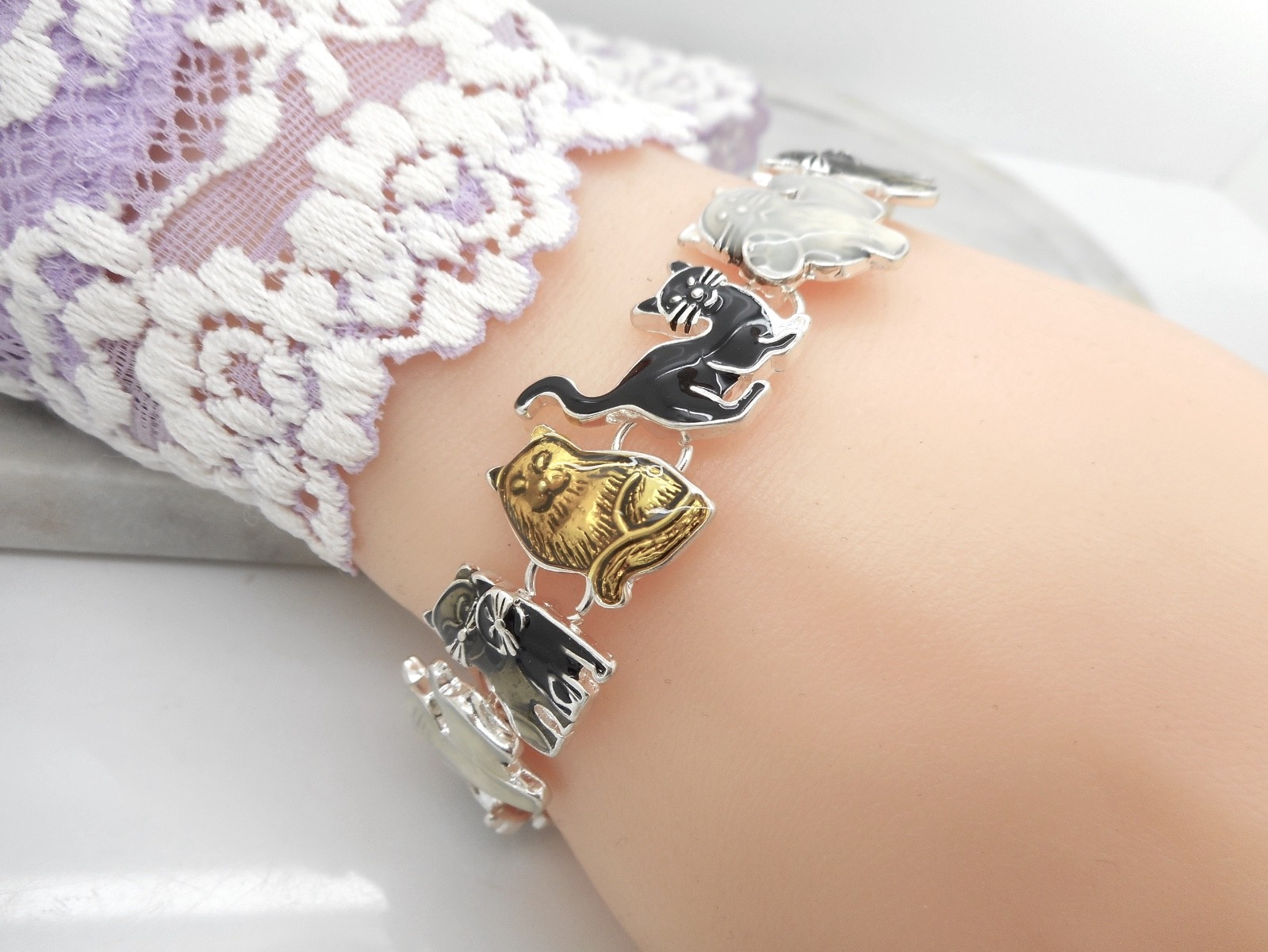 Cat Enamel Kitty Charm Bracelet Silver Plated Magnetic NEW