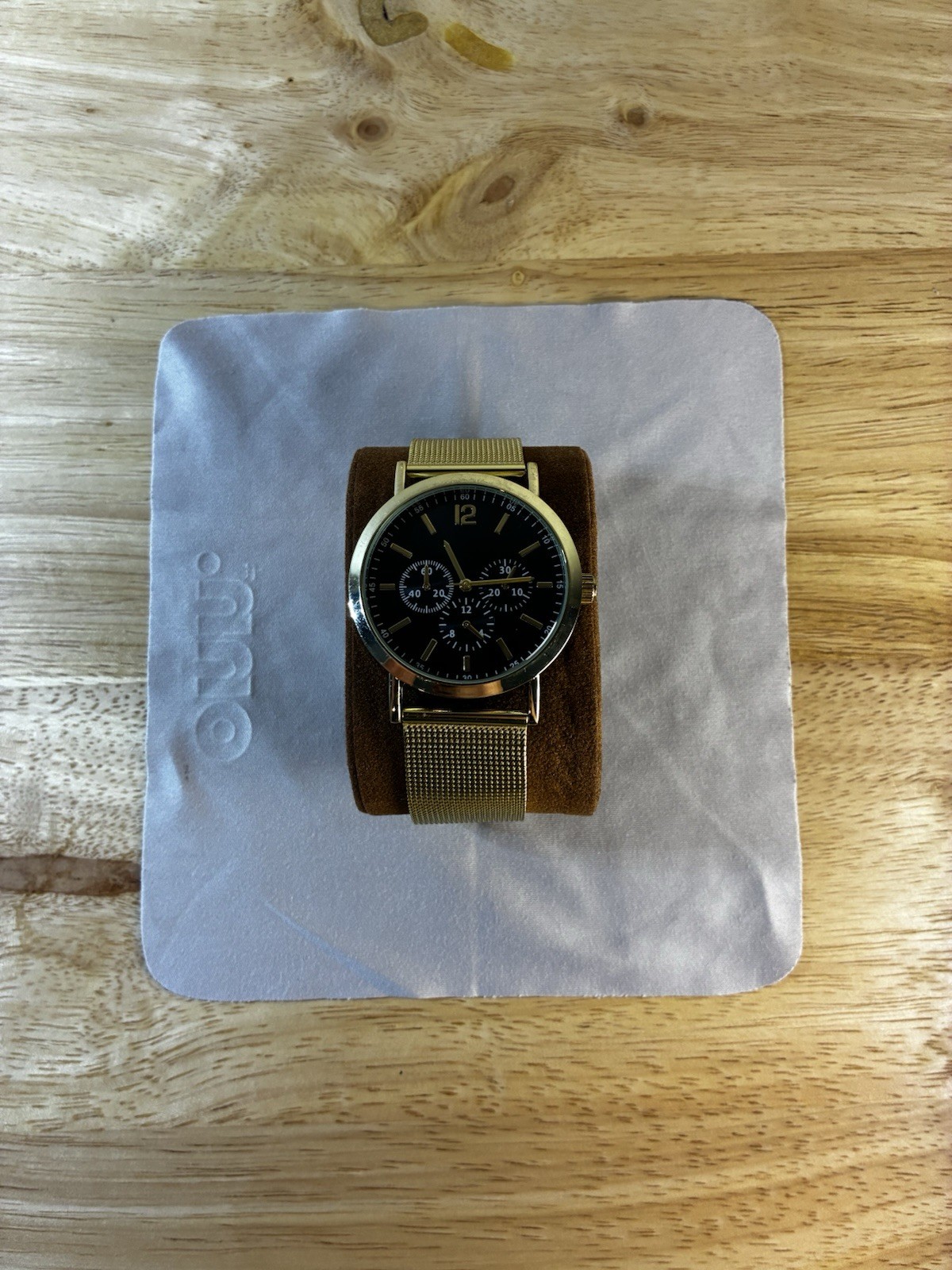 Gold-Tone Analog Quartz Wristwatch Mesh Band Black Dial Men’s Dress Formal