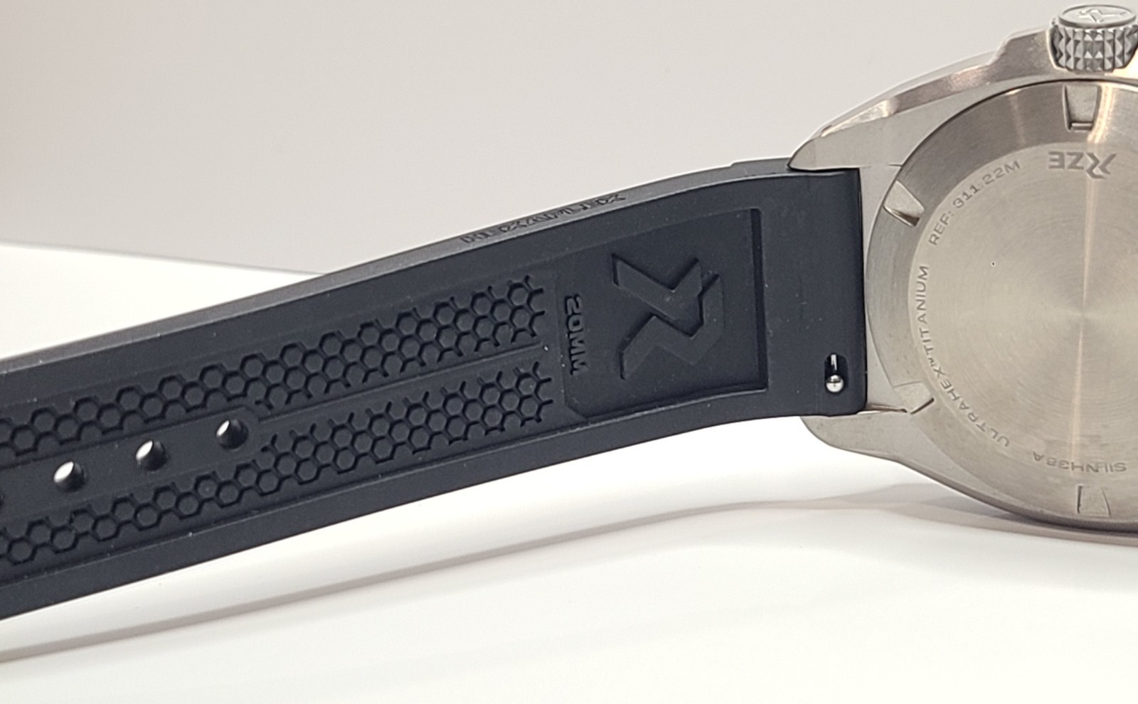 RZE Valour 38 Titanium Automatic Yellow Dial 100M Rubber&Nylon Straps Sapphire