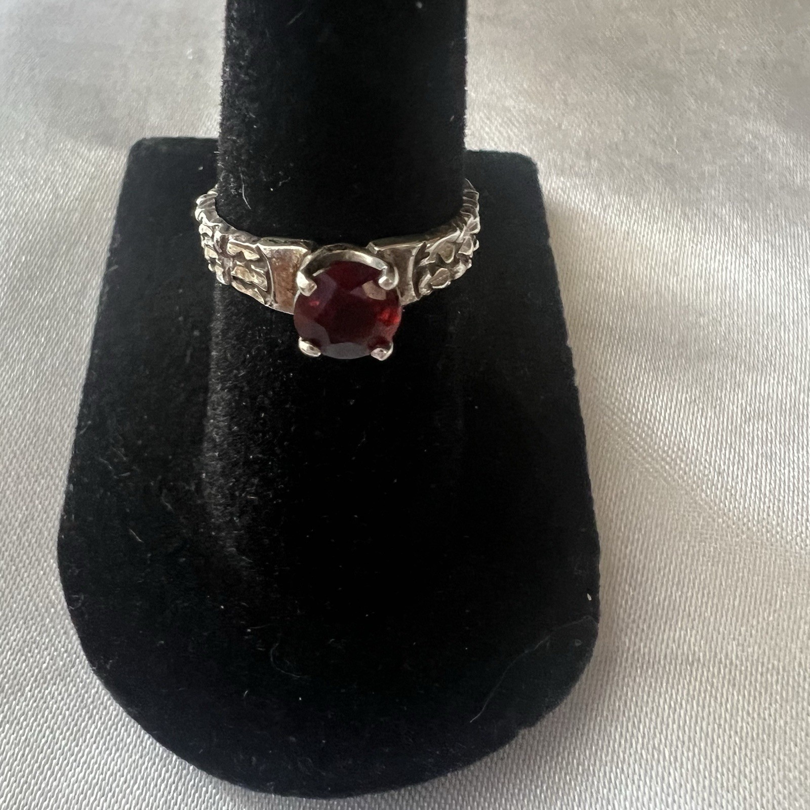 KBN Sterling Silver 925 Designer Signed Garnet Gemstone Ring Size 5.25