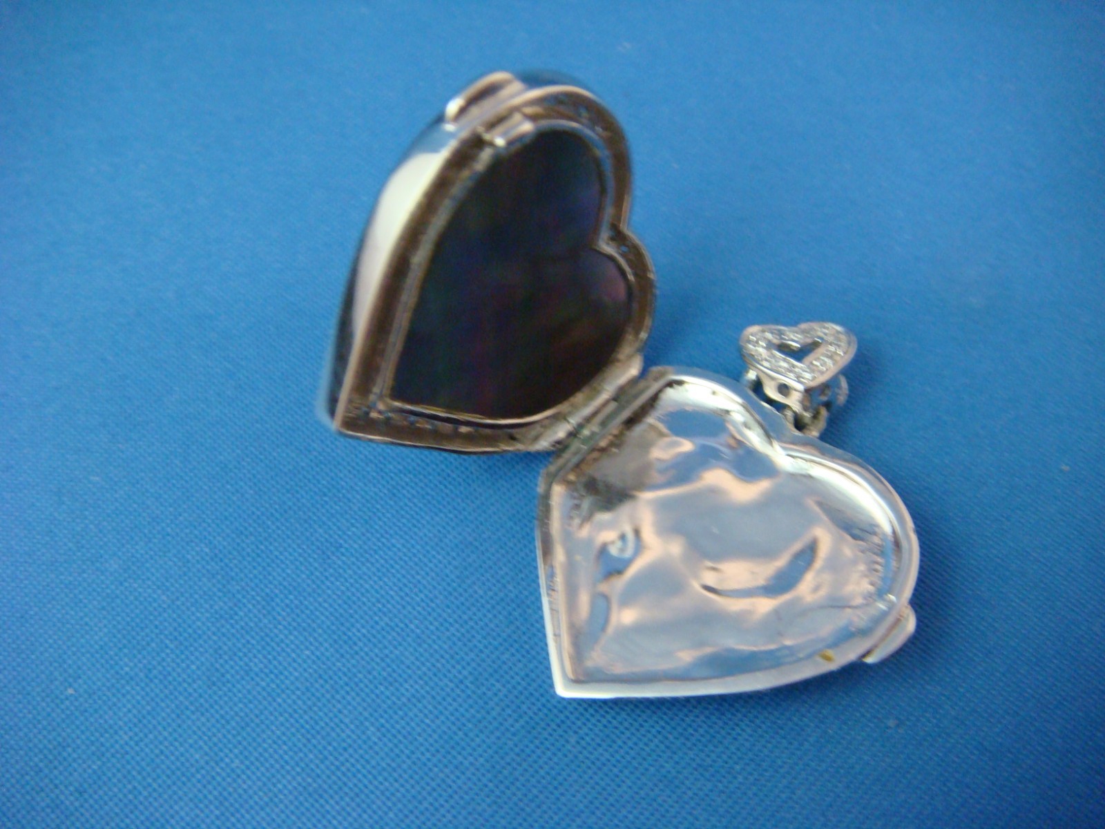 14 KT WHITE GOLD HEART SHAPE HAPPY DIAMONDS PENDANT-LOCKET 8.8 GRAMS