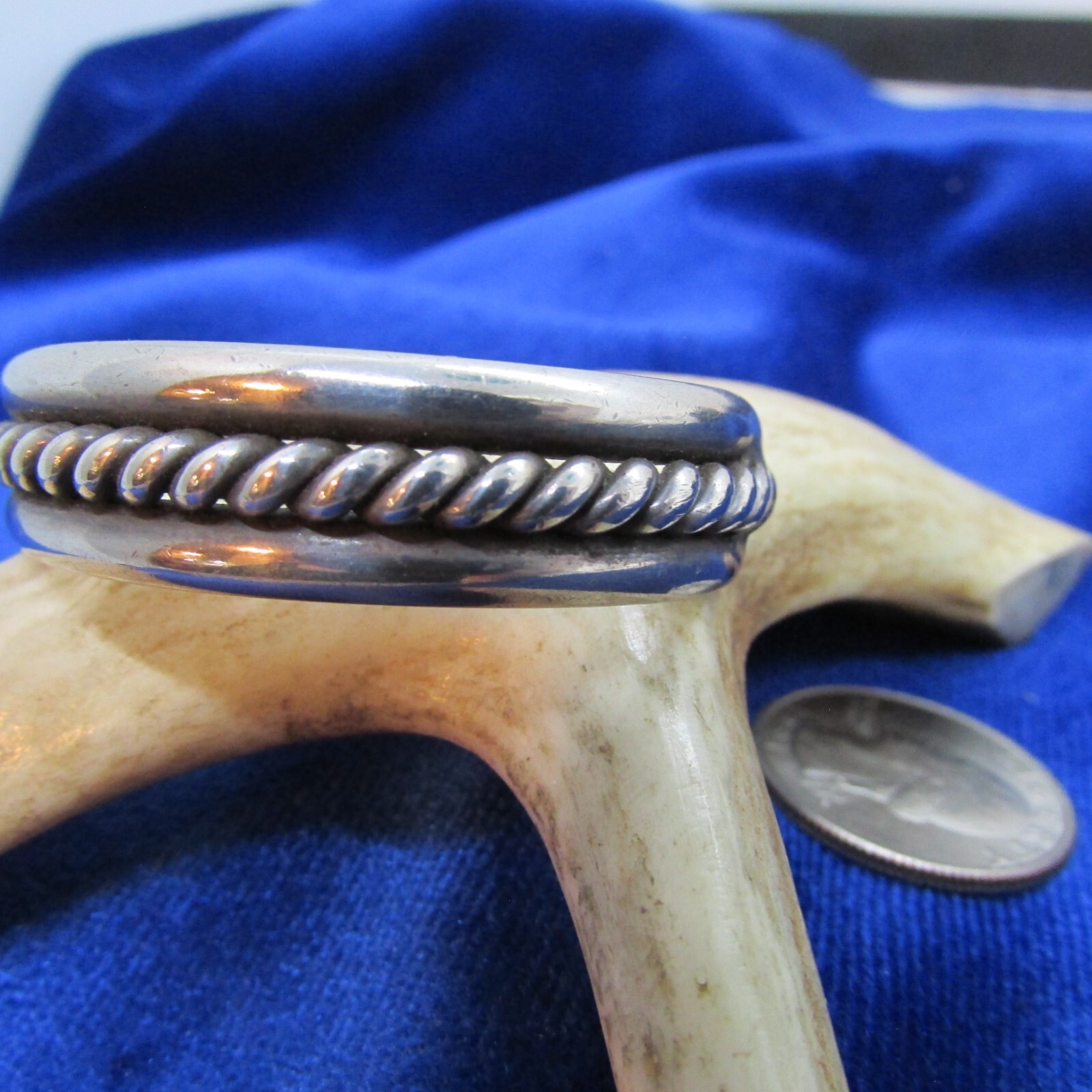 VINTAGE SOUTHWEST N A STERLING CUFF W/ 2 SOLID AND 1 TWISTED BAND