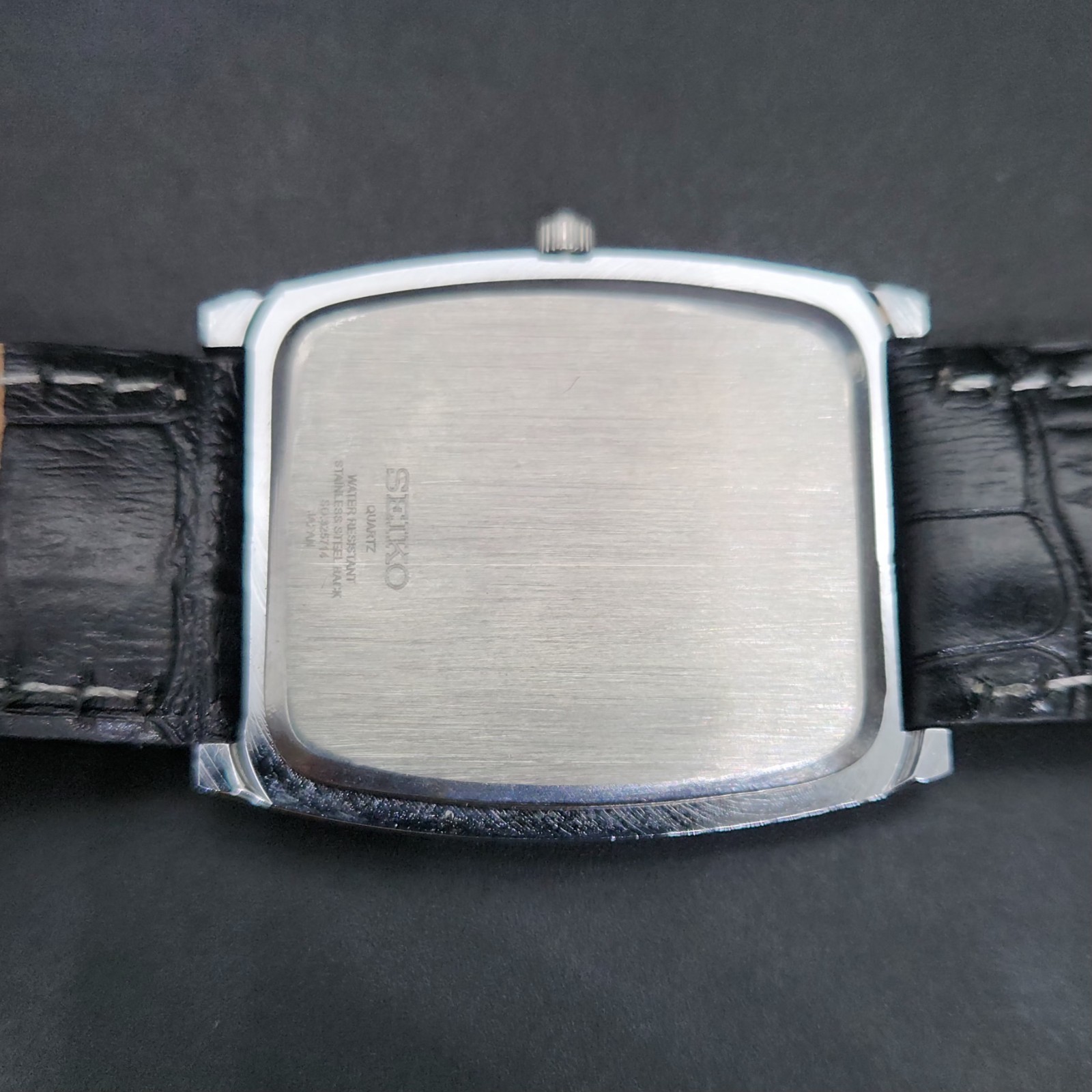 Vintage Seiko Slim Quartz Barrel Red Dial 30MM Case Japanese Men’s Watch H34