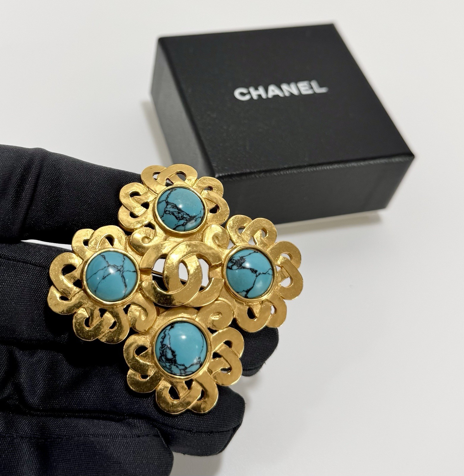 Chanel Turquoise Brooch Gold 97P Hammered Clover 24k Plated CC Vintage Very Rare