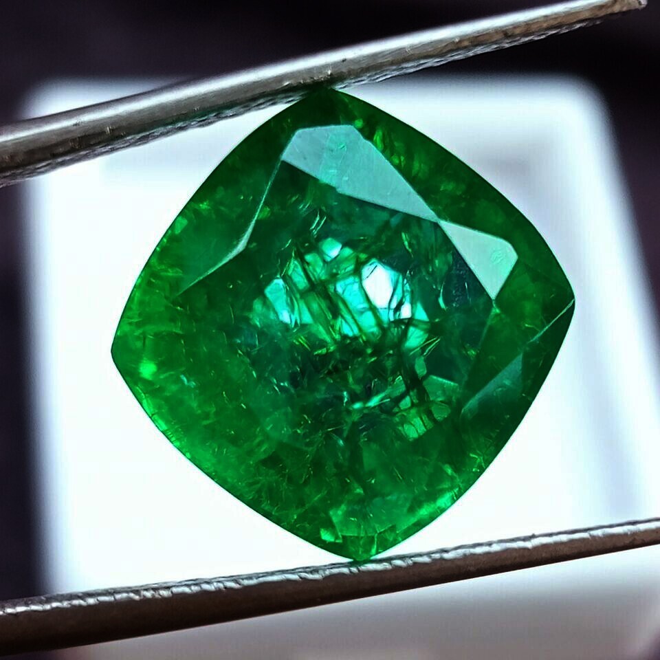 Flawless Natural 9.55 Ct Colombian Green Emerald Certified Cushion Cut Gemstone