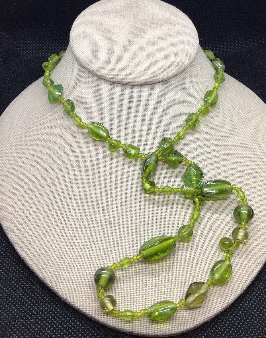 Vintage Silver Tone Costume Green Glass Beaded Necklace 24″ H885