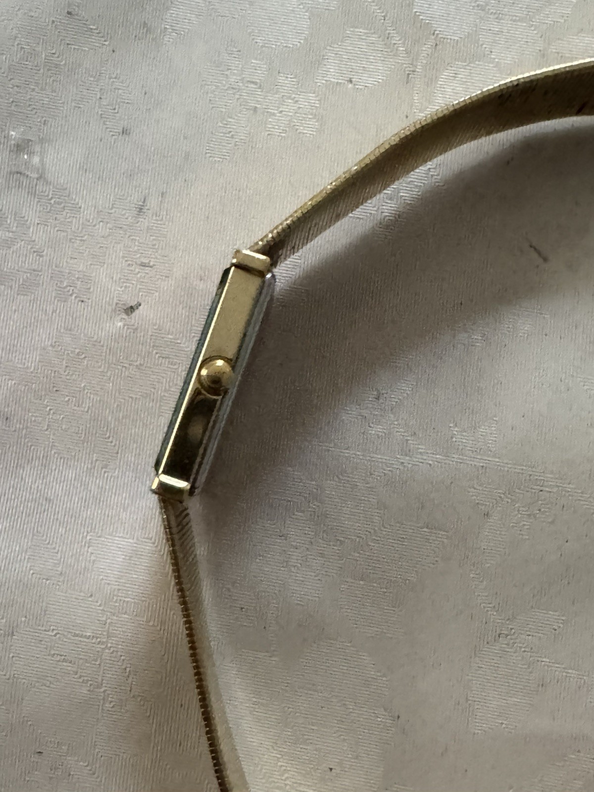 Vintage BULOVA Gold Quartz Mens Watch 92R06 Diamond Accent Mesh Gold Band