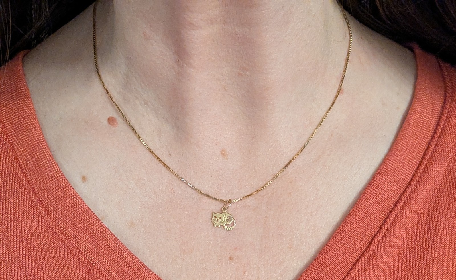 14k Yellow Gold Sleeping Cat Charm Necklace Pendant ~ 0.5g 19″ Chain