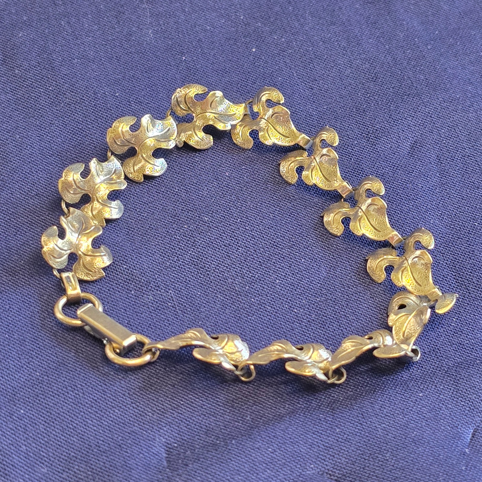 Vtg Sterling Silver Leaf Bracelet 7.32g Fine Jewelry 7.25″ Floral Fold Over
