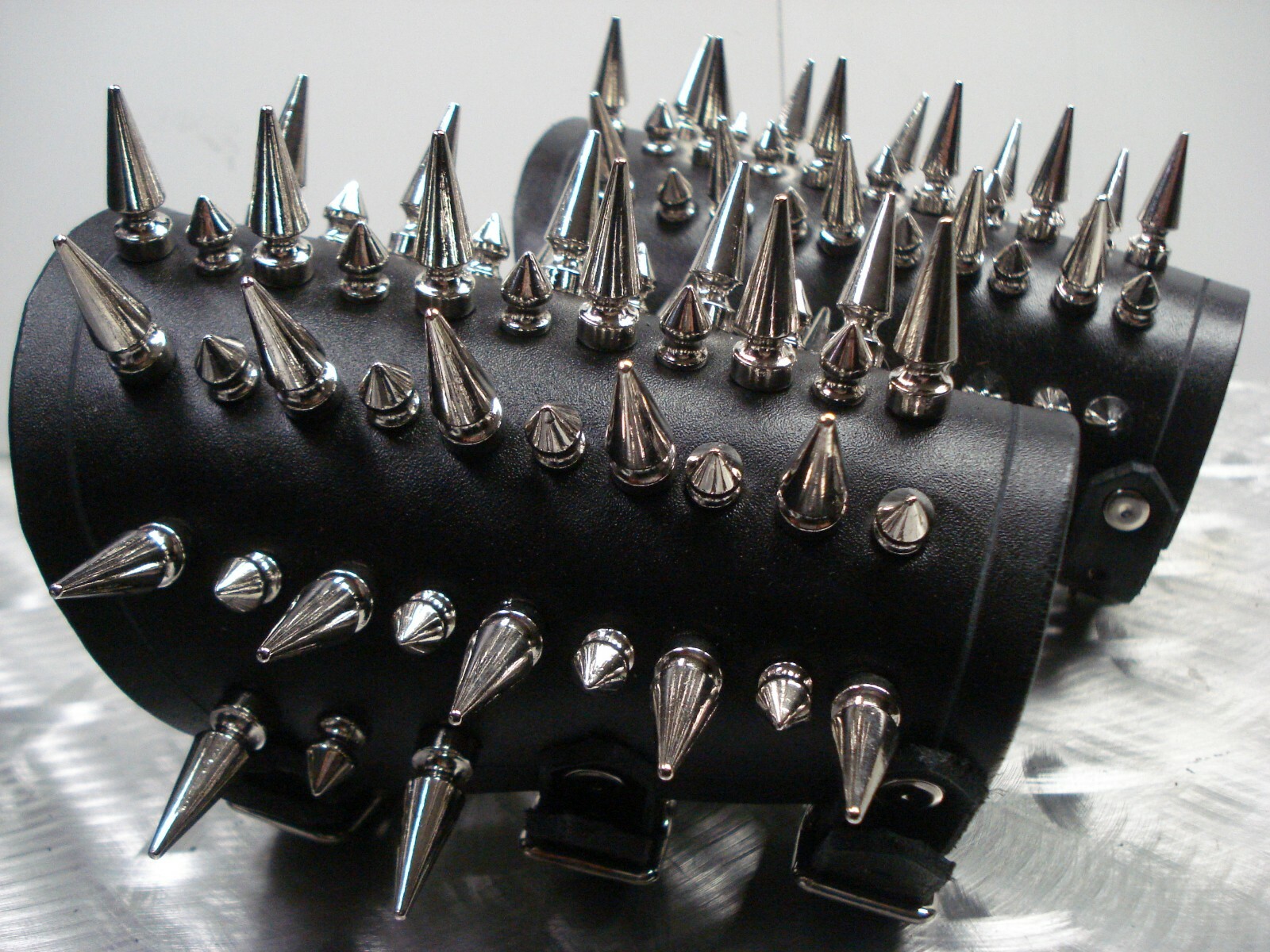 LEATHER MIXED SPIKED SINGLE GAUNTLET …DEATH GRIND (MDLG0003) …DYING FETUS