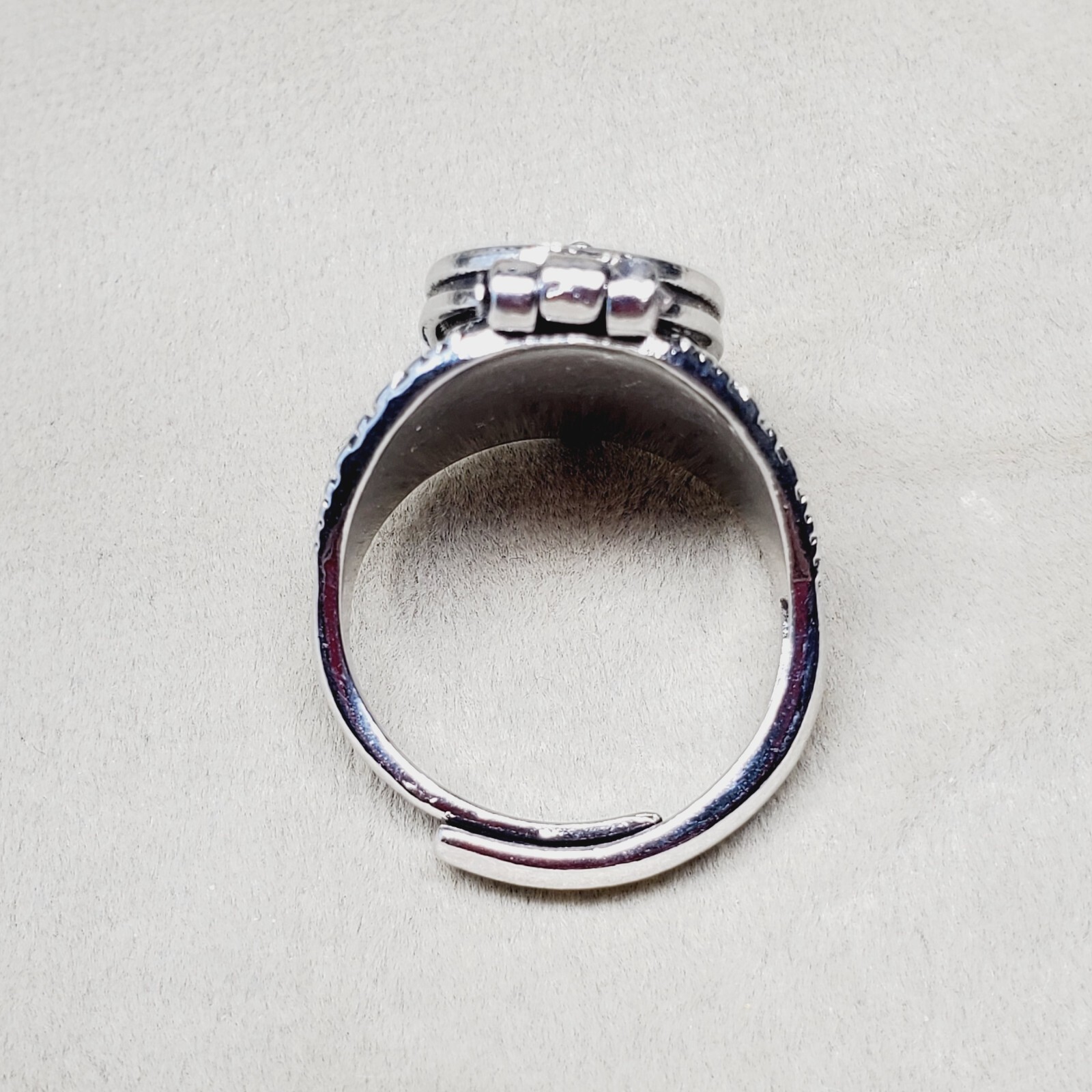 Secret stash Ring Stainless Steel hidden Pill box Poison ring. Adjustable USA