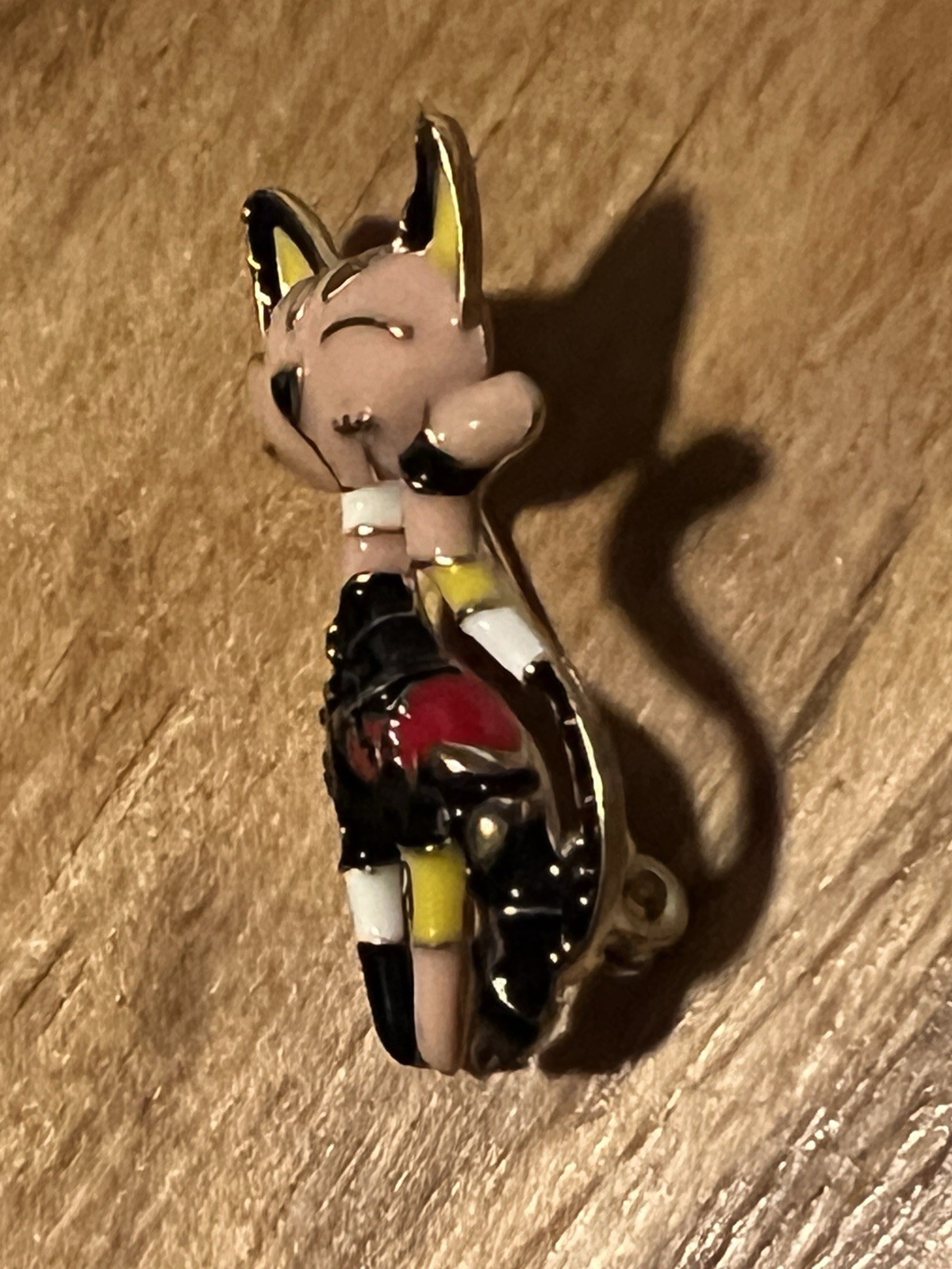 Black Red Yellow Gold Tone Metal Cat Brooch