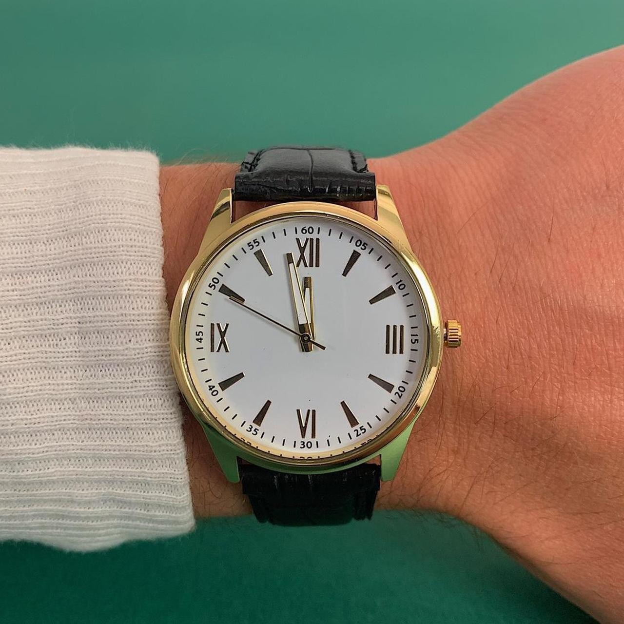 Minimalistic Black essential vintage 90s style gold and leather style band