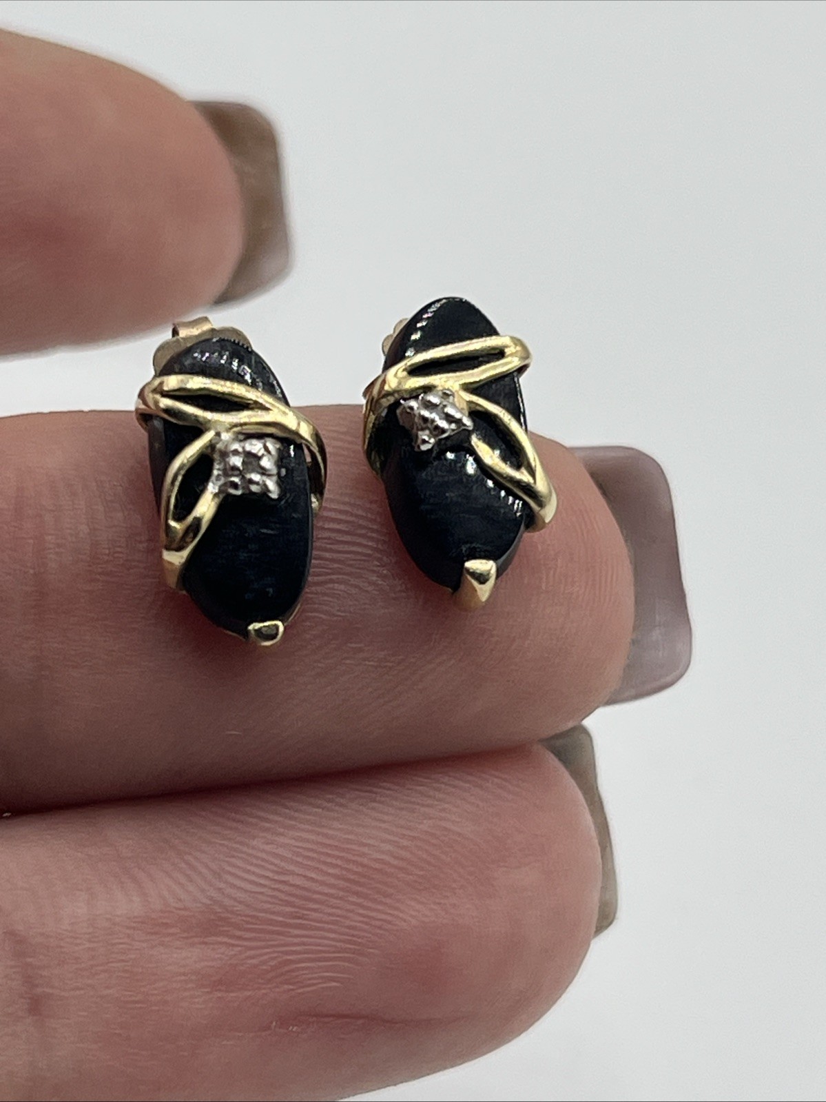 10k Solid Yellow Gold Black Onyx Stud Earrings Designer THL Marked Tested Vntg