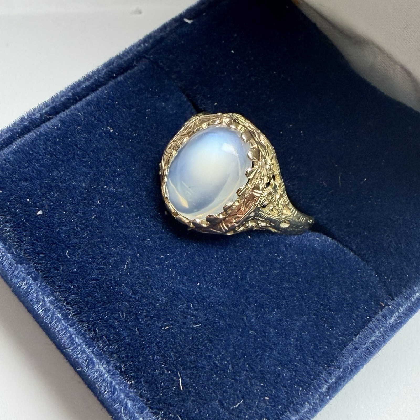 Antique Y Gold 14k Ring Ceylon Blue Flash Moonstone Size 7.5 3.2 Grams