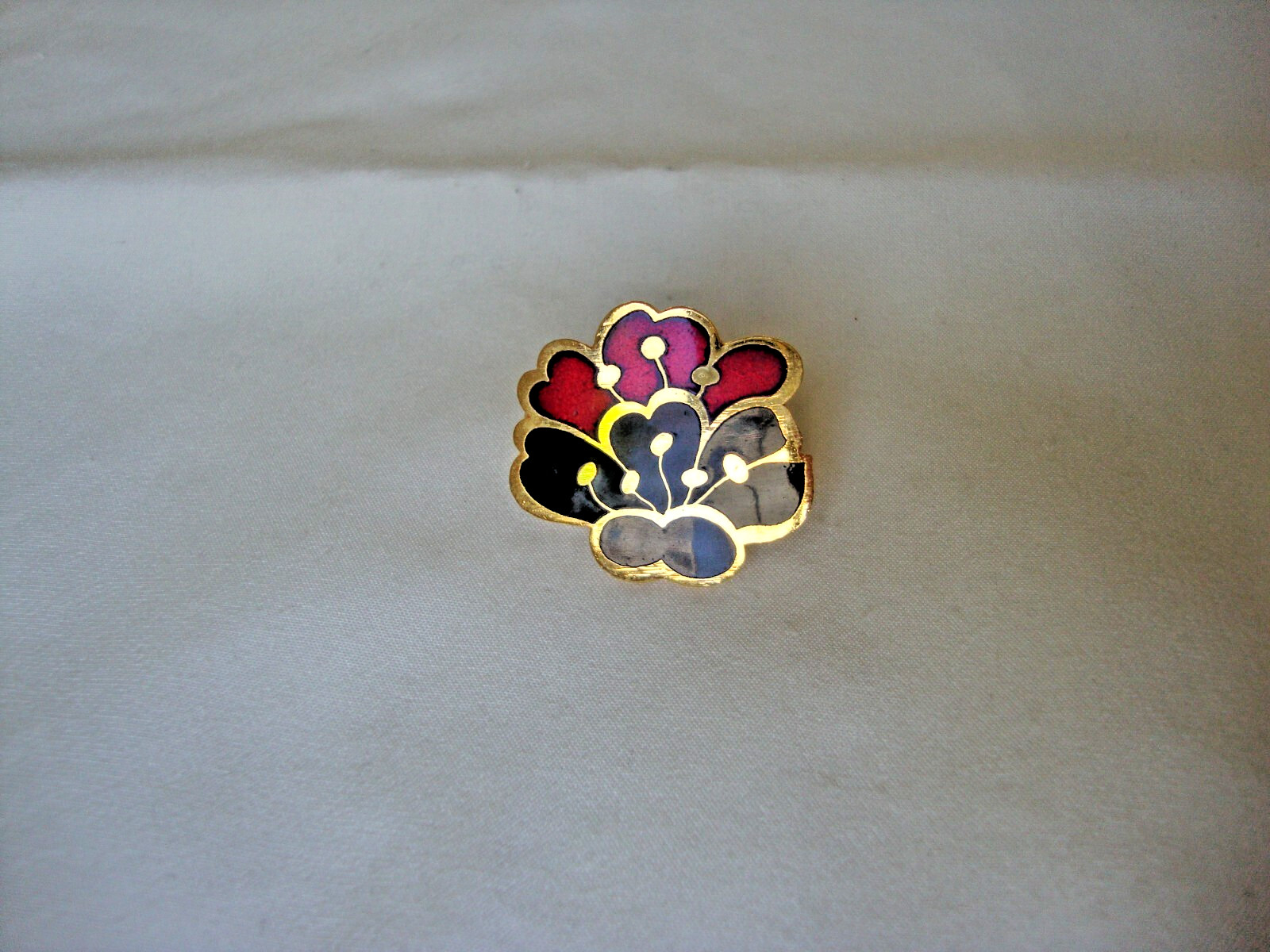 Vtg Samuel Huang Cloisonne Cherry Blossom Black Red Enamel Gold Tone Scarf Clip