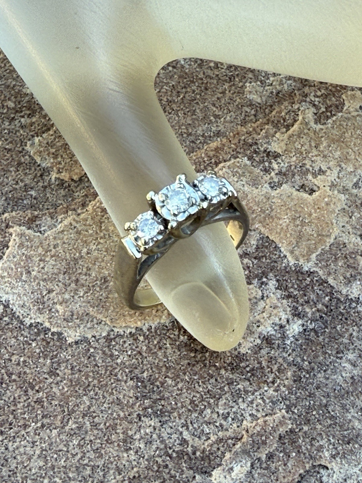 10K White Gold 0.25 ctw Three Diamond Ring Size 5 (3.2 Grams)