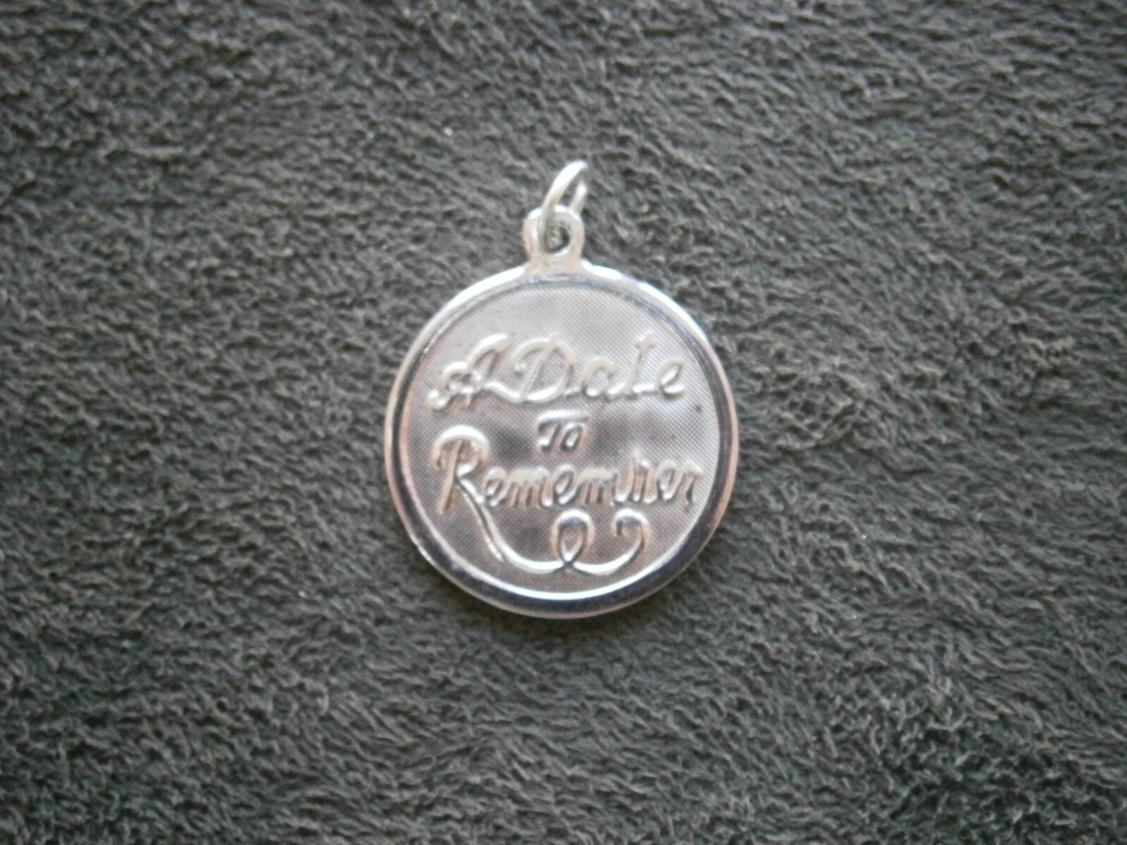 Date to Remember Vintage Sterling Silver Charm Pendant 3.0g No Engraving