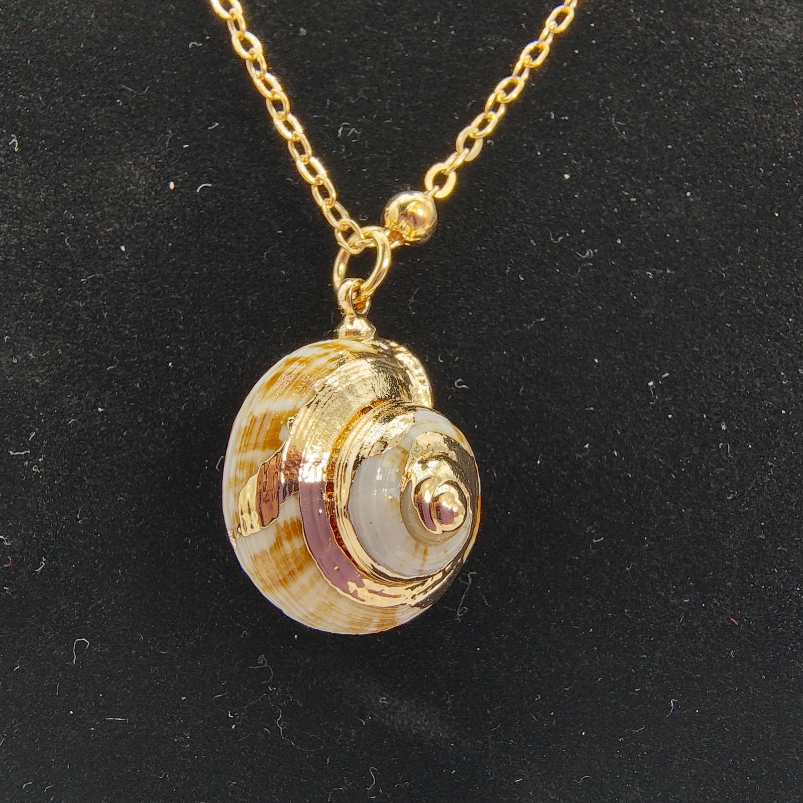 Seashell Pendant Necklace Gold Tone Nautical Beach Summer Resortwear Coastal