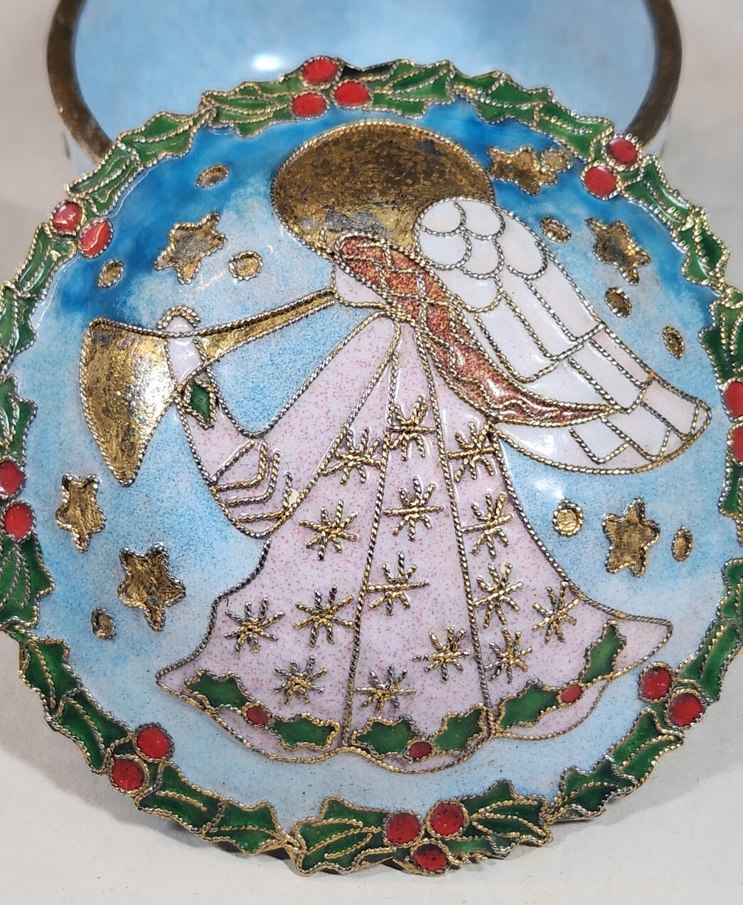 Cloisonné Light Blue Christmas Trinket Box Angel Holly Leaves Border 3.75in wide