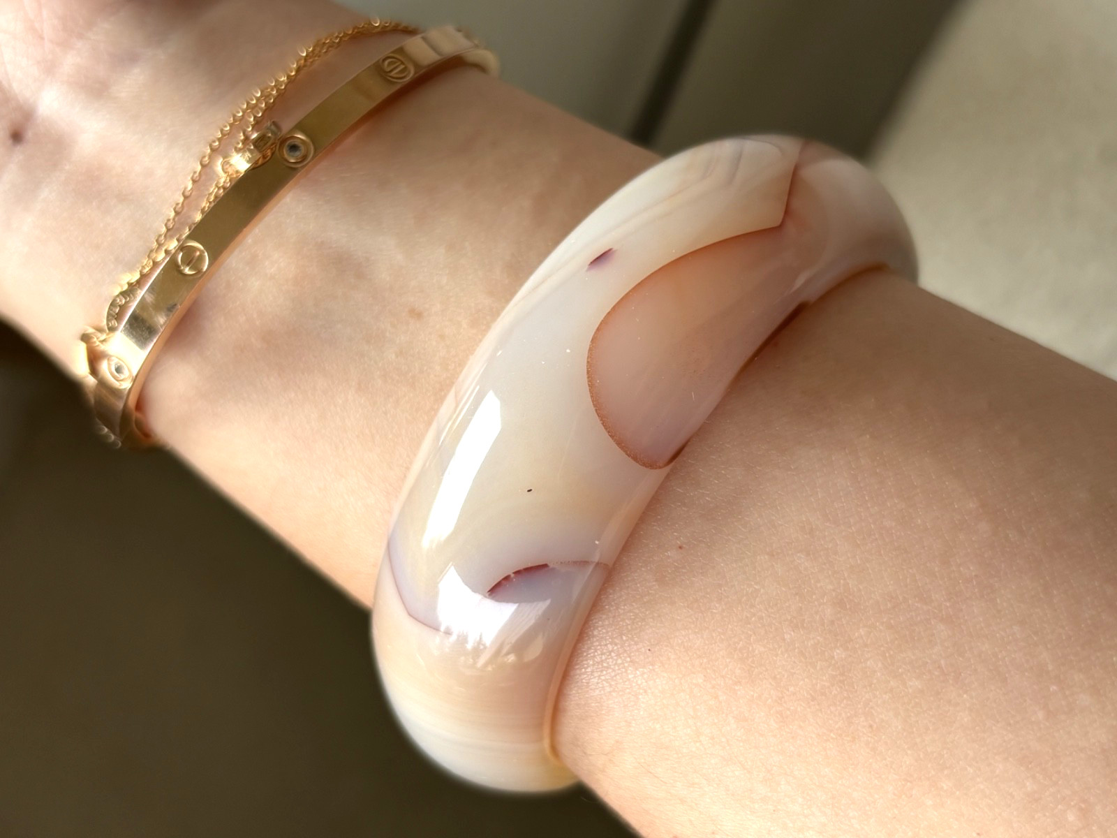 61 mm Carnelian Agate Bangle Bracelet Cream Lace Agate Banding