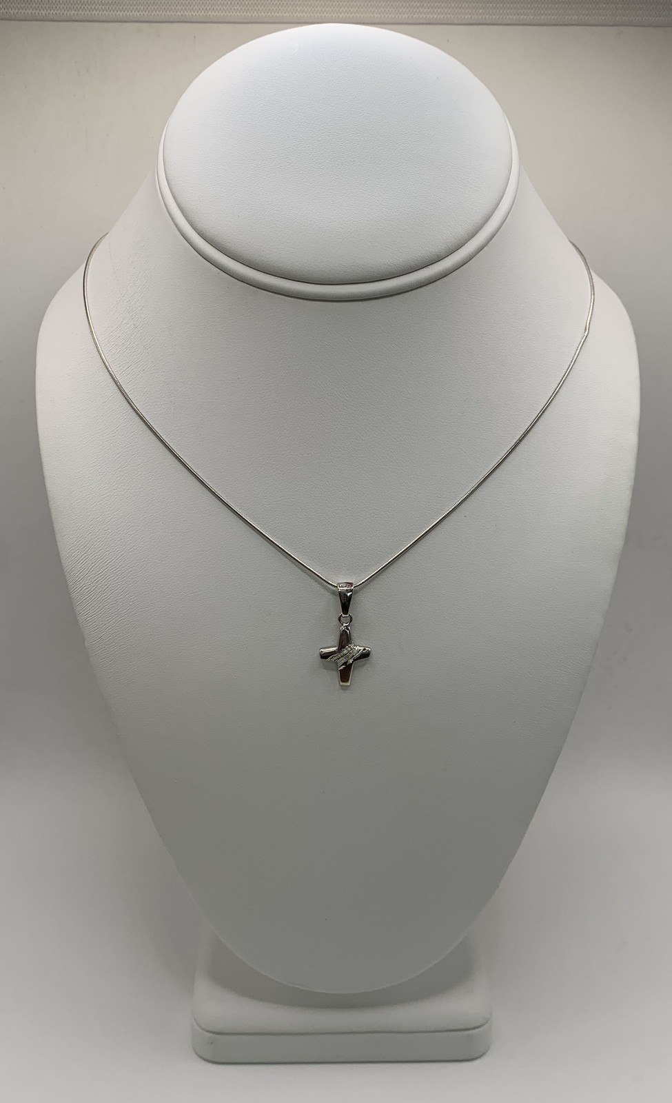 Sterling Silver 925 Cross Pendant Necklace Italy Snake Chain 18″ 3.9g