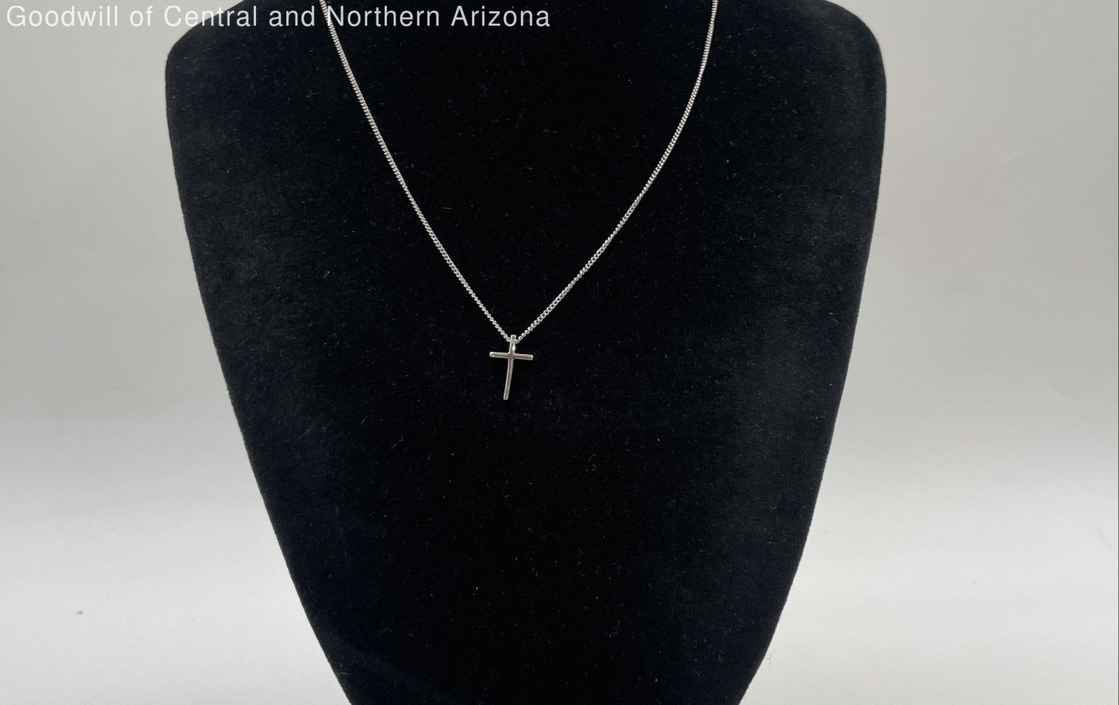 Yix Nahz 925 Sterling Silver 18″ Cross Necklace I.O.B 1.95g