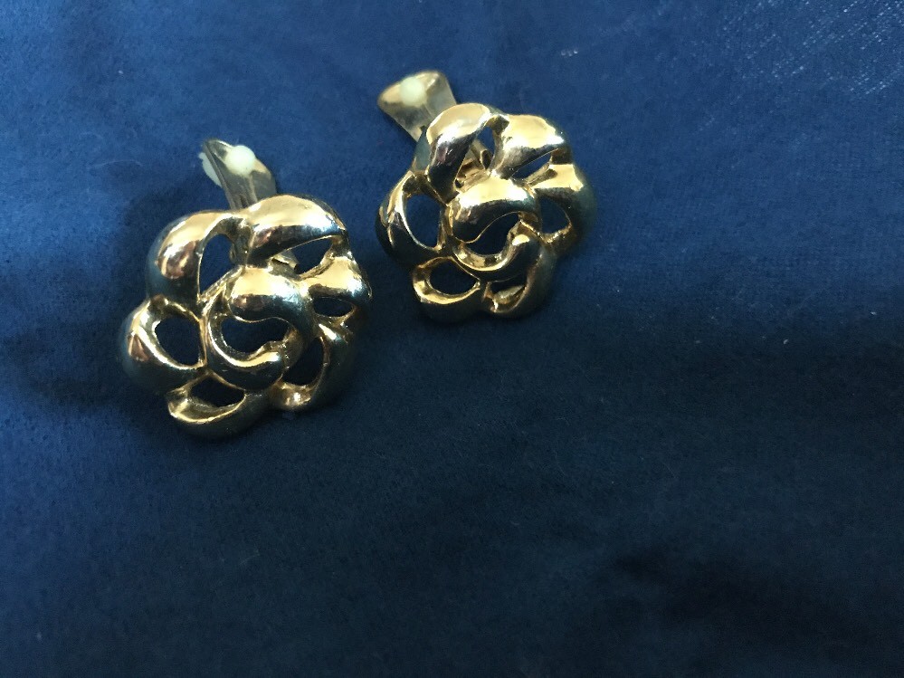 BOLD Gold Tone Circular Curved Buttons Approx 1” Clip On Earrings