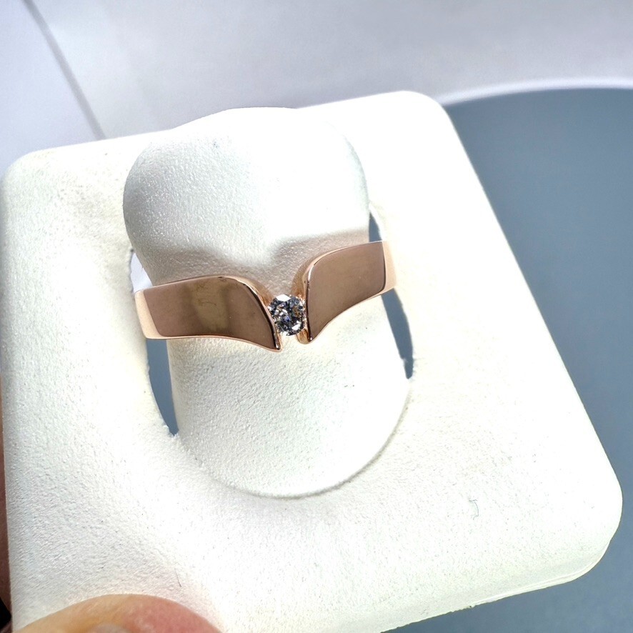 14K Rose Gold 3.0 mm V Band with .07 carat natural Diamond Size 6 3.2 grams