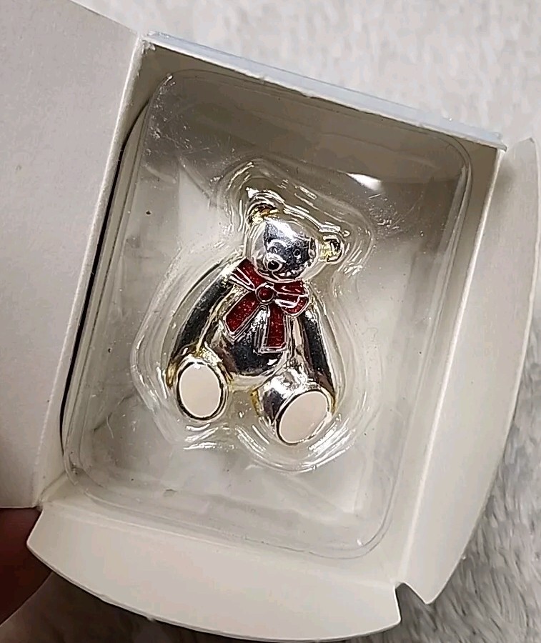 • New Vintage 2002 Avon Sterling Silver Teddy Bear Earrings in Trinket Box