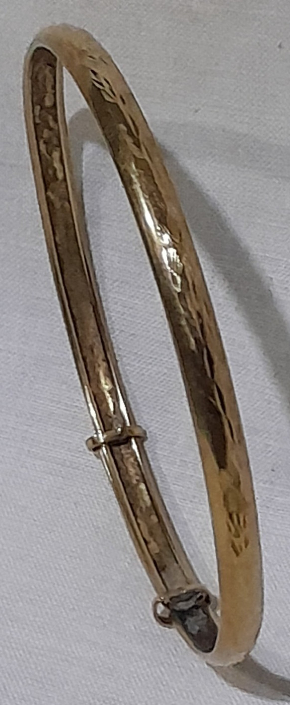 LARGE 9ct Gold ‘ADULT’S EXPANDABLE DIAMOND-CUT’ 8 inch Round BANGLE. 4.40 grams
